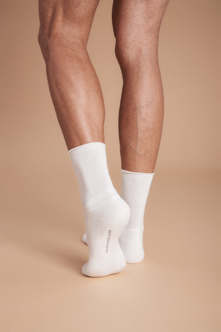 Soft women’s roll top socks with a comfortable non-binding cuff, breathable cotton blend, and classic ankle length—perfect for everyday wear.