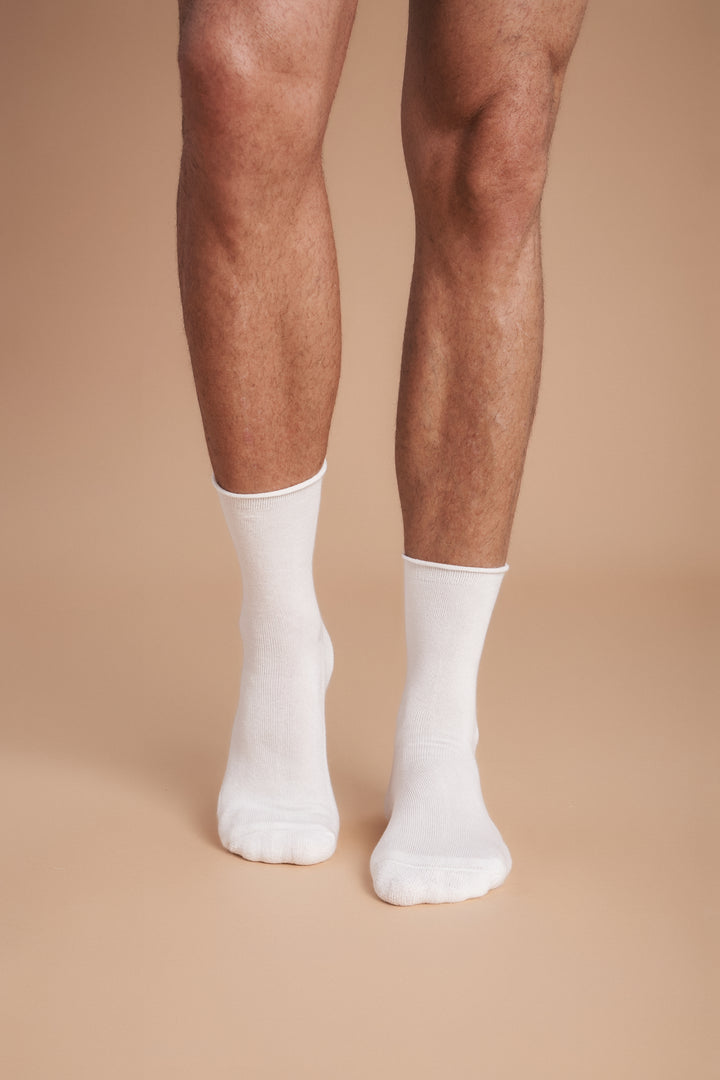 Soft women’s roll top socks with a comfortable non-binding cuff, breathable cotton blend, and classic ankle length—perfect for everyday wear.