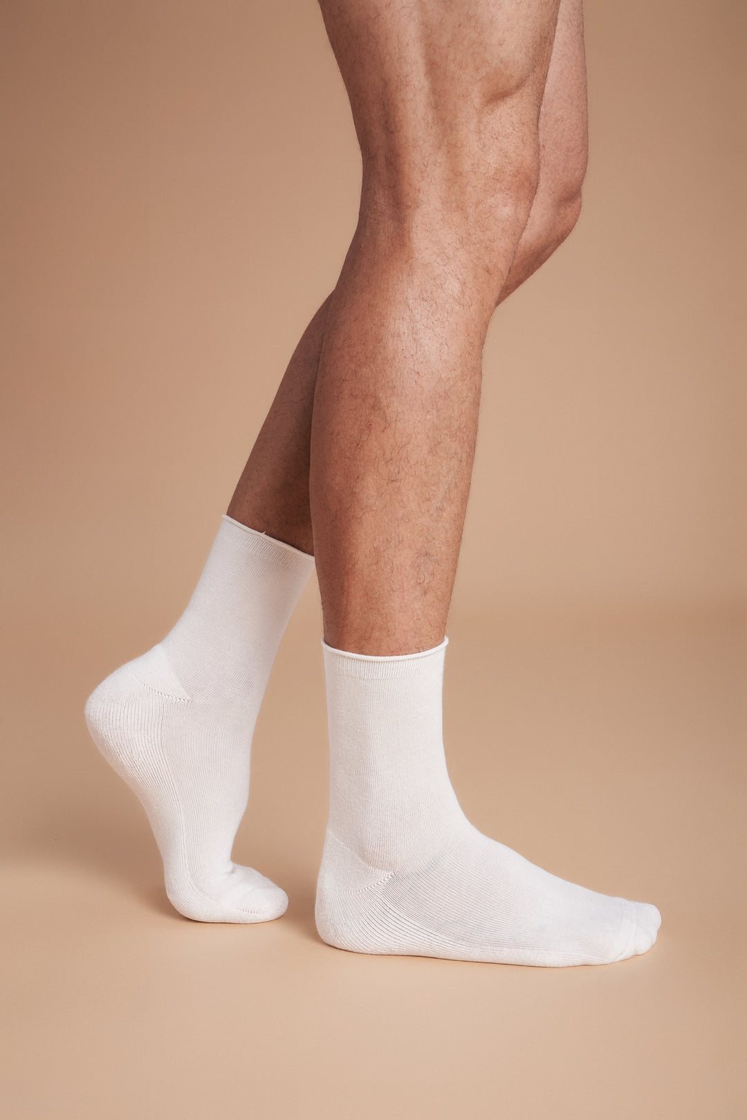 Soft women’s roll top socks with a comfortable non-binding cuff, breathable cotton blend, and classic ankle length—perfect for everyday wear.