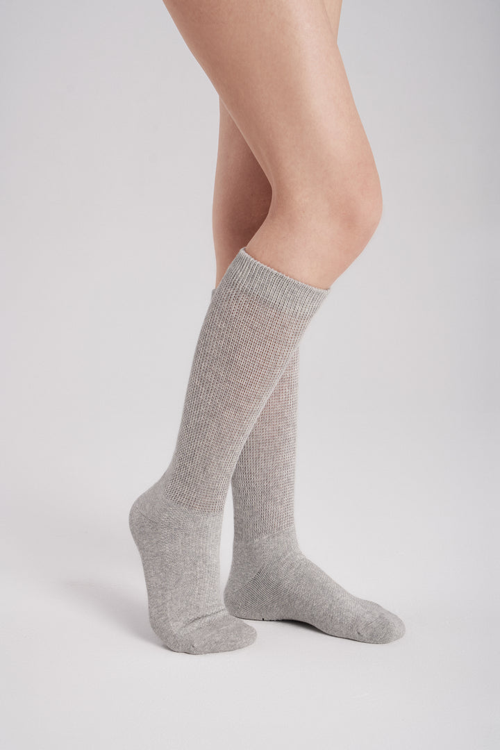breevar diabetic socks feature: All-day comfort – relaxed cuff won’t leave marks, even with swollen ankles. Gentle on skin – seamless design prevents irritation, safe for sensitive feet. Comfort that lasts – reinforced heel and toe with cushioned support you can rely on.
