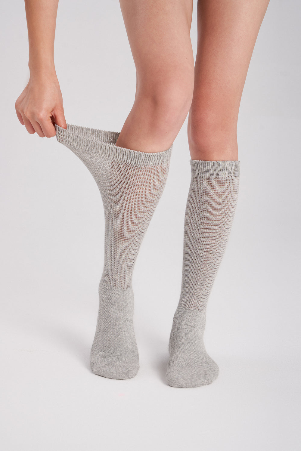 breevar diabetic socks feature: All-day comfort – relaxed cuff won’t leave marks, even with swollen ankles. Gentle on skin – seamless design prevents irritation, safe for sensitive feet. Comfort that lasts – reinforced heel and toe with cushioned support you can rely on.