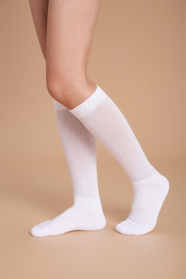 breevar diabetic socks feature: All-day comfort – relaxed cuff won’t leave marks, even with swollen ankles. Gentle on skin – seamless design prevents irritation, safe for sensitive feet. Comfort that lasts – reinforced heel and toe with cushioned support you can rely on.
