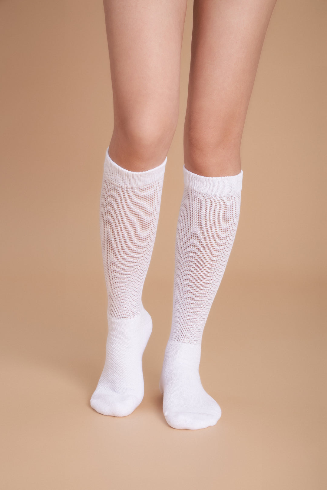 breevar diabetic socks feature: All-day comfort – relaxed cuff won’t leave marks, even with swollen ankles. Gentle on skin – seamless design prevents irritation, safe for sensitive feet. Comfort that lasts – reinforced heel and toe with cushioned support you can rely on.