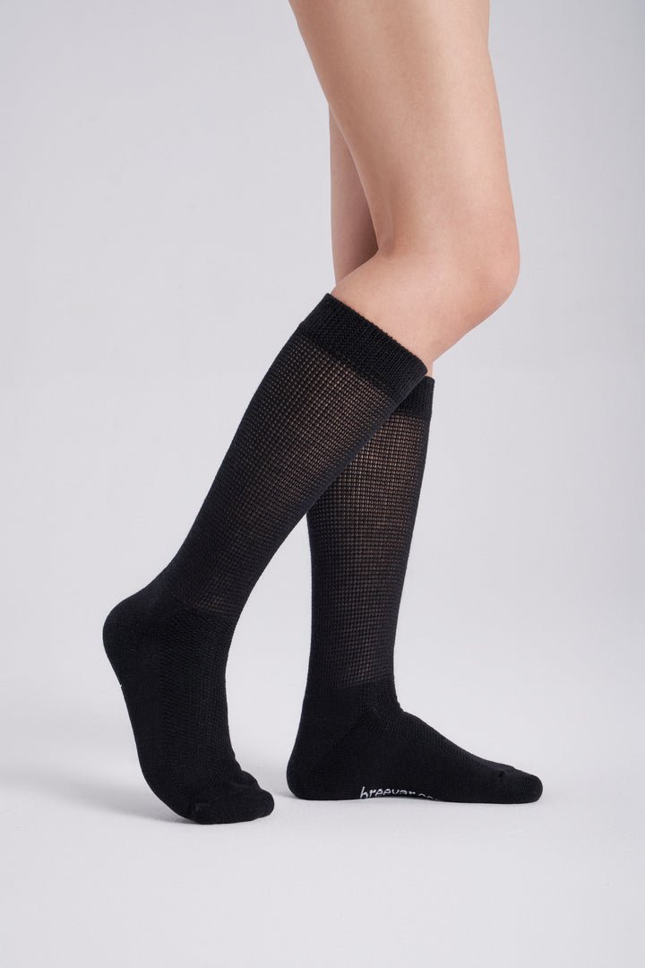 breevar diabetic socks feature: All-day comfort – relaxed cuff won’t leave marks, even with swollen ankles. Gentle on skin – seamless design prevents irritation, safe for sensitive feet. Comfort that lasts – reinforced heel and toe with cushioned support you can rely on.